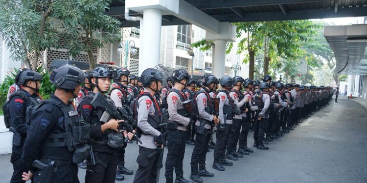 Brimob Polda Sumut Kawal Humanis Aksi Mahasiswa di DPRD Sumut, Demokrasi Berjalan Aman dan Kondusif Brimob Polda Sumut Kawal Humanis Aksi Mahasiswa di DPRD Sumut, Demokrasi Berjalan Aman dan Kondusif