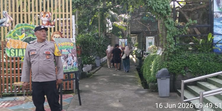 Bhabinkamtibmas Siantar Barat Perkuat Pengamanan Destinasi Wisata, Hadirkan Rasa Aman bagi Pengunjung Bhabinkamtibmas Siantar Barat Perkuat Pengamanan Destinasi Wisata, Hadirkan Rasa Aman bagi Pengunjung