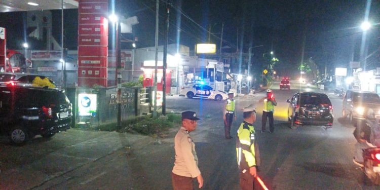 Respon Cepat Laporan Warga, Sat Lantas Polres Pematangsiantar Berhasil Urai Kemacetan di Depan SPBU Jalan D.I. Panjaitan Respon Cepat Laporan Warga, Sat Lantas Polres Pematangsiantar Berhasil Urai Kemacetan di Depan SPBU Jalan D.I. Panjaitan