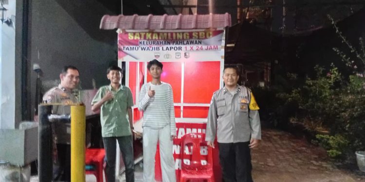 Polsek Siantar Timur Sambangi Pos Satkamling SBC, Perkuat Sinergi Warga Jaga Keamanan Lingkungan