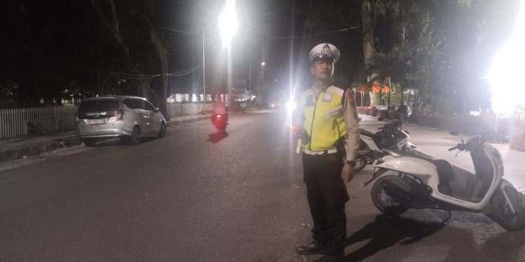Blue Light Patrol Sat Lantas Polres Pematangsiantar Sisir Titik Rawan, Balap Liar hingga Kejahatan Jalanan Jadi Sasaran Blue Light Patrol Sat Lantas Polres Pematangsiantar Sisir Titik Rawan, Balap Liar hingga Kejahatan Jalanan Jadi Sasaran
