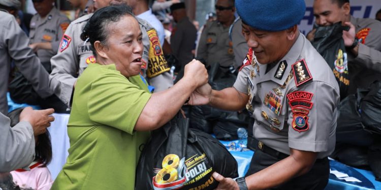 Polda Sumut Tebar Kepedulian di Belawan, 1.000 Paket Sembako Disalurkan untuk Warga yang Membutuhkan Polda Sumut Tebar Kepedulian di Belawan, 1.000 Paket Sembako Disalurkan untuk Warga yang Membutuhkan