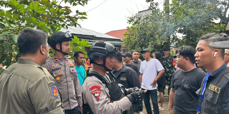 100 Personel Brimob Sumut Diterjunkan, Kawal Pilkades hingga TPS Demi Demokrasi Aman dan Damai 100 Personel Brimob Sumut Diterjunkan, Kawal Pilkades hingga TPS Demi Demokrasi Aman dan Damai