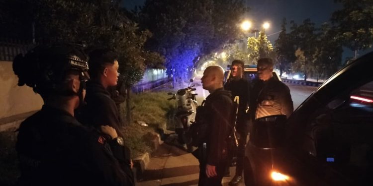 Respons Cepat Laporan Warga, Brimob Sumut Bubarkan Balap Liar dalam Patroli Blue Light di Medan Respons Cepat Laporan Warga, Brimob Sumut Bubarkan Balap Liar dalam Patroli Blue Light di Medan