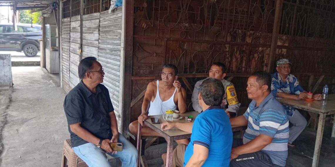 Sambang Warga, Bhabinkamtibmas Siantar Timur Perkuat Sinergi dan Jaga Kamtibmas Tetap Kondusif Sambang Warga, Bhabinkamtibmas Siantar Timur Perkuat Sinergi dan Jaga Kamtibmas Tetap Kondusif