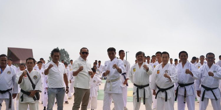 ‎Bupati JTP Hutabarat Resmikan Ujian Kenaikan Sabuk Kyu Wadokai, Diikuti 300 Karateka