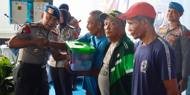 Sambut Hari Bhayangkara ke-80, Polda Sumut dan Polres Pelabuhan Belawan Salurkan 1.500 Paket Sembako untuk Warga Sambut Hari Bhayangkara ke-80, Polda Sumut dan Polres Pelabuhan Belawan Salurkan 1.500 Paket Sembako untuk Warga