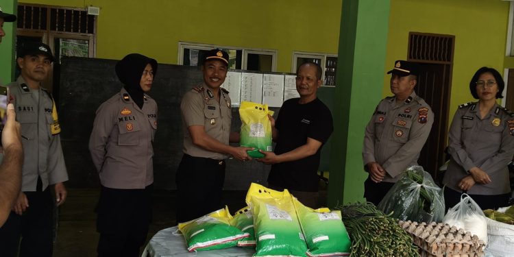 Sambut HUT Bhayangkara ke-80, Polsek Siantar Barat Tebar Kepedulian dengan Kunjungan dan Bansos ke Panti Asuhan Sambut HUT Bhayangkara ke-80, Polsek Siantar Barat Tebar Kepedulian dengan Kunjungan dan Bansos ke Panti Asuhan