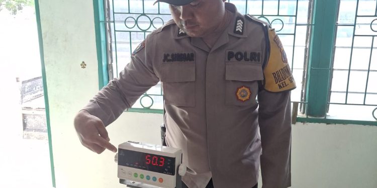 Polsek Siantar Marihat Kawal Penjualan 450 Kg Jagung Petani Binaan ke Bulog, Wujud Dukungan Ketahanan Pangan