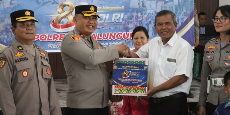 Kapolres Simalungun Sentuh Hati Anggota Sakit dan Anak Yatim, Wujud Nyata “80 Tahun Polri untuk Masyarakat”
