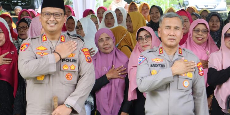 Kapolres Langkat Dampingi Kakorbinmas Polri Perkuat Sinergi Kamtibmas Bersama Tokoh Agama dan Masyarakat Kapolres Langkat Dampingi Kakorbinmas Polri Perkuat Sinergi Kamtibmas Bersama Tokoh Agama dan Masyarakat