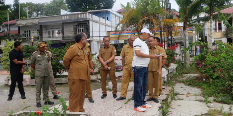 Bupati Taput Tinjau Taman Kota Tarutung, Siapkan Food Court dan Penataan Kawasan Terpadu Bupati Taput Tinjau Taman Kota Tarutung, Siapkan Food Court dan Penataan Kawasan Terpadu
