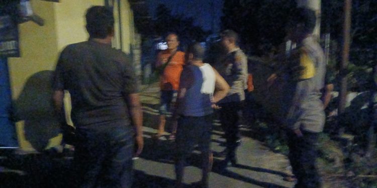 Laporan CC 110 Langsung Ditindak, Polsek Siantar Marihat Mediasi Keributan Tengah Malam di Gang Jambu Air Laporan CC 110 Langsung Ditindak, Polsek Siantar Marihat Mediasi Keributan Tengah Malam di Gang Jambu Air
