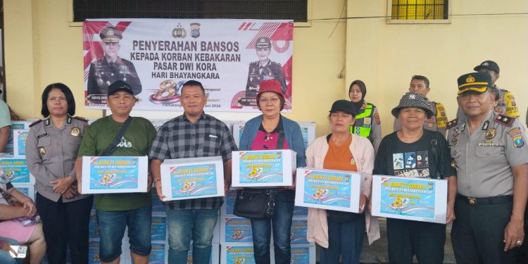 Sambut HUT Bhayangkara ke-80, Polres Pematangsiantar Salurkan 154 Paket Bansos untuk Korban Kebakaran Pasar Dwikora Sambut HUT Bhayangkara ke-80, Polres Pematangsiantar Salurkan 154 Paket Bansos untuk Korban Kebakaran Pasar Dwikora