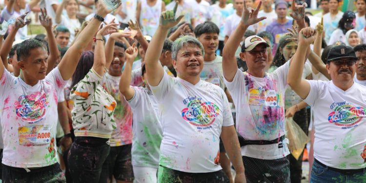 Colour Run Sukses Sedot Ratusan Peserta, Pemkab Taput Komit Dukung Event Pariwisata Berkelanjutan Colour Run Sukses Sedot Ratusan Peserta, Pemkab Taput Komit Dukung Event Pariwisata Berkelanjutan 