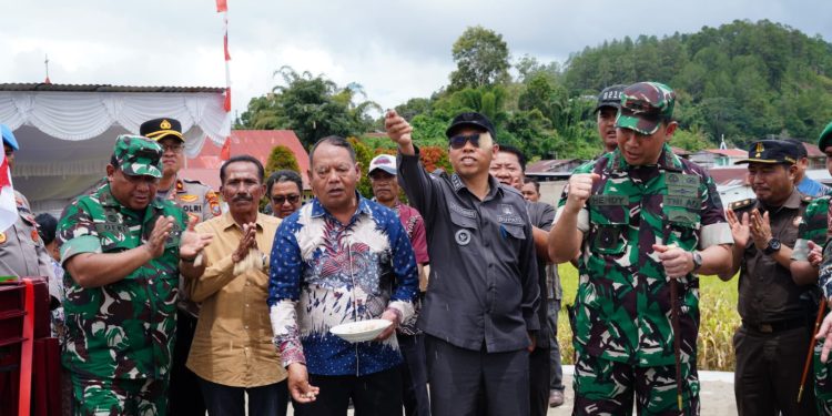Pangdam I-BB bersama Bupati Tapanuli Utara Resmikan Jembatan Siualuompu, Bukti Kolaborasi Pemerintah-TNI