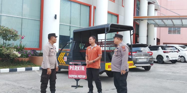 Blue Light Patrol Siang Hari, Polsek Siantar Selatan Sisir Sekolah, Hotel hingga Objek Vital Blue Light Patrol Siang Hari, Polsek Siantar Selatan Sisir Sekolah, Hotel hingga Objek Vital