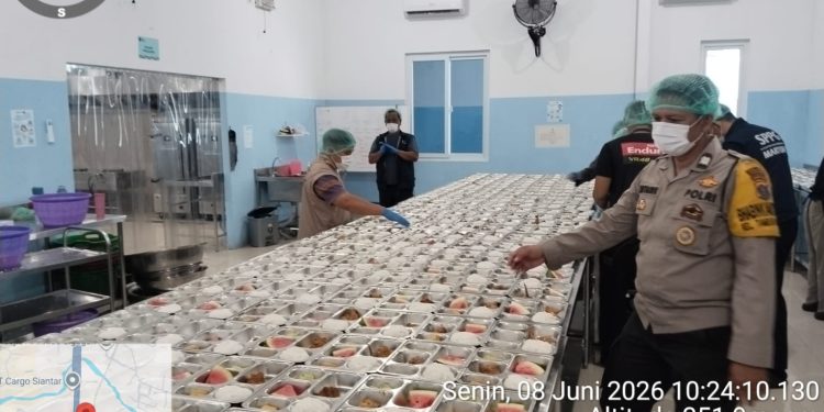 Kawal Ribuan Paket MBG, Bhabinkamtibmas Siantar Martoba Pastikan Distribusi ke Sekolah dan Posyandu Berjalan Lancar Kawal Ribuan Paket MBG, Bhabinkamtibmas Siantar Martoba Pastikan Distribusi ke Sekolah dan Posyandu Berjalan Lancar