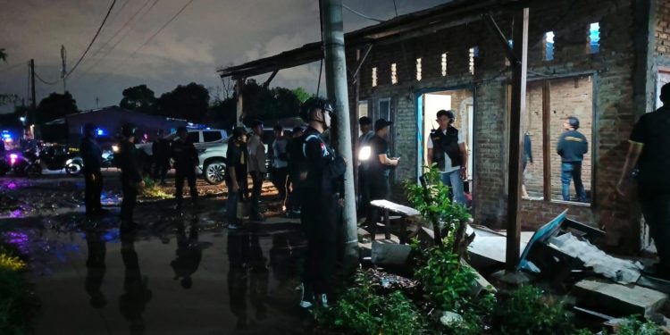 Brimob Sumut Turun Tangan, Sarang Narkoba Berkedok Bangunan Baru di Jermal Ditertibkan Brimob Sumut Turun Tangan, Sarang Narkoba Berkedok Bangunan Baru di Jermal Ditertibkan