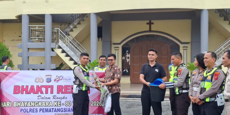 Satlantas Polres Pematangsiantar Gelar Bhakti Religi di Gereja dan Masjid, Perkuat Toleransi Jelang HUT Bhayangkara ke-80 Satlantas Polres Pematangsiantar Gelar Bhakti Religi di Gereja dan Masjid, Perkuat Toleransi Jelang HUT Bhayangkara ke-80