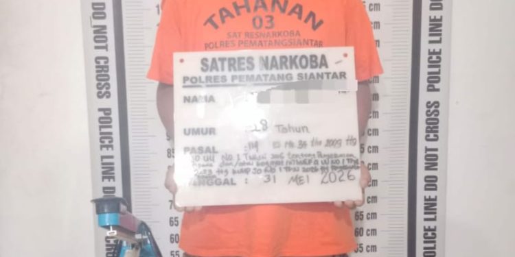 Penggerebekan di Jalan Nanggar Suasa, Satresnarkoba Polres Pematangsiantar Amankan Pemilik Sabu Penggerebekan di Jalan Nanggar Suasa, Satresnarkoba Polres Pematangsiantar Amankan Pemilik Sabu