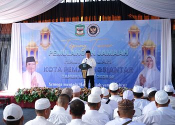 Wesly Silalahi Tepung Tawar Jamaah Haji, Doakan Kemabruran Jadi Cahaya bagi Pematangsiantar