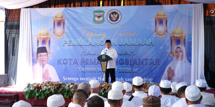Wesly Silalahi Tepung Tawar Jamaah Haji, Doakan Kemabruran Jadi Cahaya bagi Pematangsiantar