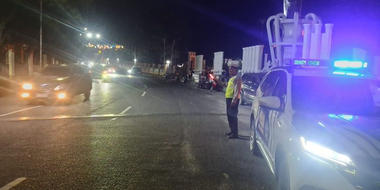 Blue Light Patrol Sat Lantas Polres Pematangsiantar Sikat Balap Liar dan Knalpot Brong, Kota Tetap Aman di Malam Hari Blue Light Patrol Sat Lantas Polres Pematangsiantar Sikat Balap Liar dan Knalpot Brong, Kota Tetap Aman di Malam Hari