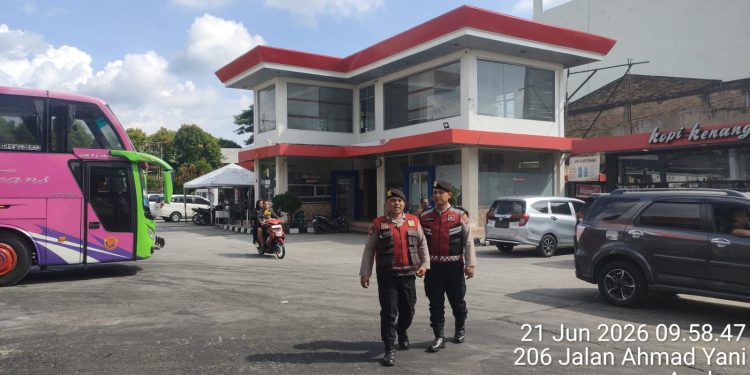 Samapta Polres Pematangsiantar Patroli dan Monitoring Distribusi BBM di Sejumlah SPBU Samapta Polres Pematangsiantar Patroli dan Monitoring Distribusi BBM di Sejumlah SPBU