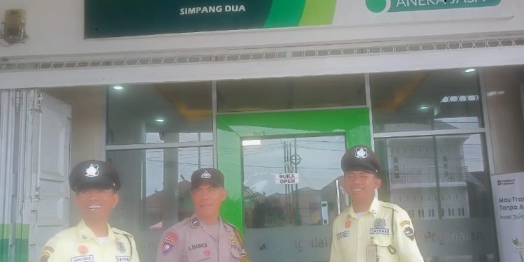 Jaga Objek Vital, Bhabinkamtibmas Siantar Marihat Sambangi Pegadaian dan Ingatkan Ancaman Kejahatan Jaga Objek Vital, Bhabinkamtibmas Siantar Marihat Sambangi Pegadaian dan Ingatkan Ancaman Kejahatan