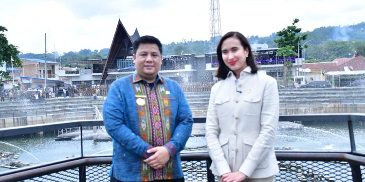 Menteri Pariwisata RI Kunjungi Samosir, Vandiko Serahkan Proposal, Minta Dukungan Pusat Menteri Pariwisata RI Kunjungi Samosir, Vandiko Serahkan Proposal, Minta Dukungan Pusat