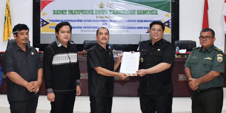 DPRD Setujui LKPJ Bupati Samosir Tahun Anggaran 2025 DPRD Setujui LKPJ Bupati Samosir Tahun Anggaran 2025