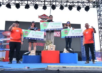 Juara TOTK 2026 Naik Podium, Bupati Samosir bersama Sekdaprovsu Serahkan Hadiah