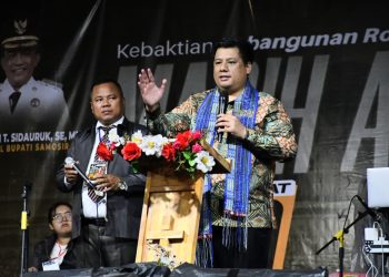 Hardyanto Dede Berkhotbah di Samosir, Bupati Vandiko: Pembangunan Infrastruktur dan Rohani Harus Seimbang