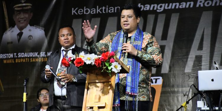 Hardyanto Dede Berkhotbah di Samosir, Bupati Vandiko: Pembangunan Infrastruktur dan Rohani Harus Seimbang