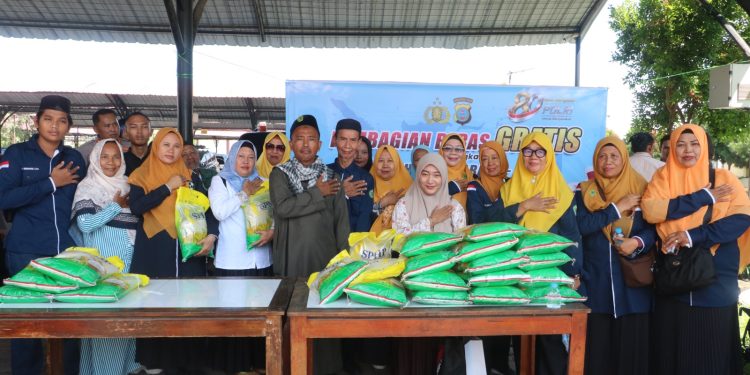 Hari Bhayangkara ke-80, Polda Sumut Salurkan Bantuan Beras untuk Penggali Kubur, Bilal Mayit hingga Tukang Becak Hari Bhayangkara ke-80, Polda Sumut Salurkan Bantuan Beras untuk Penggali Kubur, Bilal Mayit hingga Tukang Becak