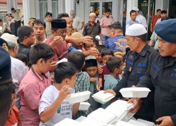 Jumat Berkah Brimob Polda Sumut, 700 Paket Makanan Dibagikan untuk Warga Padangsidimpuan