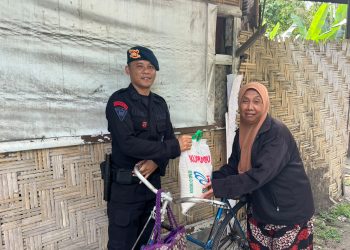 Jumat Berkah Brimob Polda Sumut, Den Gegana Salurkan Sembako untuk Ringankan Beban Warga