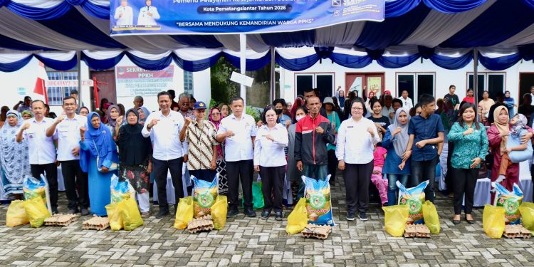Pemko Pematangsiantar Salurkan Bantuan Sosial kepada 1.456 KPM, Wali Kota Wesly Tegaskan Komitmen Hadir untuk Warga Rentan Pemko Pematangsiantar Salurkan Bantuan Sosial kepada 1.456 KPM, Wali Kota Wesly Tegaskan Komitmen Hadir untuk Warga Rentan