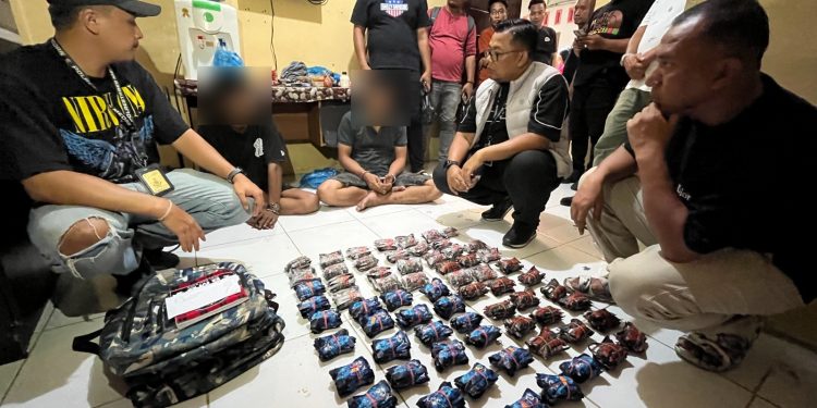 Rumah Kos di Jantung Kota Medan Jadi Gudang Vape Narkoba, Polisi Sita 680 Cartridge Rumah Kos di Jantung Kota Medan Jadi Gudang Vape Narkoba, Polisi Sita 680 Cartridge