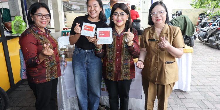 Pemko dan Dekranasda Pematangsiantar Resmi Buka UMKM Siantar Expo 2026, Wali Kota Wesly Ajak Warga Cintai Produk Lokal Pemko dan Dekranasda Pematangsiantar Resmi Buka UMKM Siantar Expo 2026, Wali Kota Wesly Ajak Warga Cintai Produk Lokal