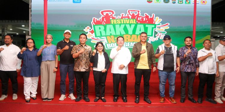 Wali Kota Wesly Resmi Buka Festival Rakyat dan Nobar Piala Dunia 2026, Pemko Pematangsiantar Perkuat Kebersamaan Lewat Hiburan Rakyat Wali Kota Wesly Resmi Buka Festival Rakyat dan Nobar Piala Dunia 2026, Pemko Pematangsiantar Perkuat Kebersamaan Lewat Hiburan Rakyat