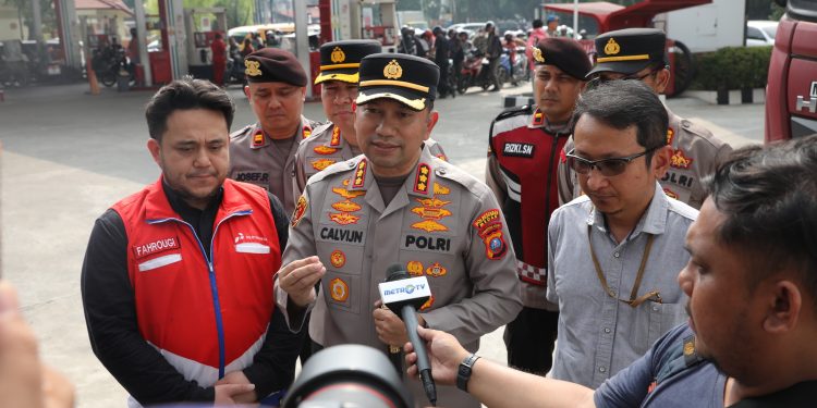 Kapolrestabes Medan Turun Langsung Awasi Distribusi BBM, Pengawalan Dilakukan hingga SPBU