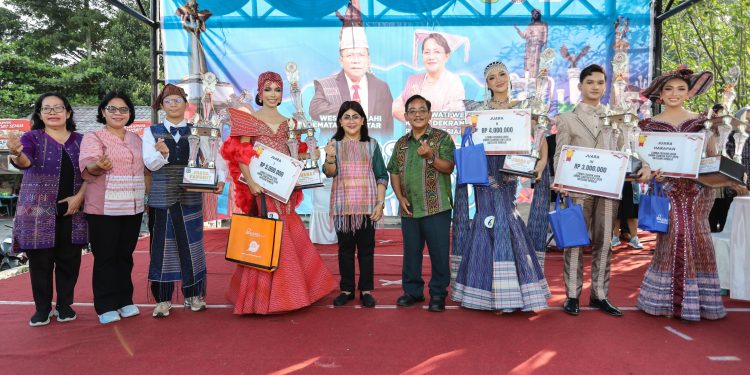 Ketua Dekranasda Ny. Liswati Tutup Siantar Expo 2026, Pemko Pematangsiantar Perkuat Langkah UMKM Naik Kelas dan Tembus Pasar Lebih Luas Ketua Dekranasda Ny. Liswati Tutup Siantar Expo 2026, Pemko Pematangsiantar Perkuat Langkah UMKM Naik Kelas dan Tembus Pasar Lebih Luas