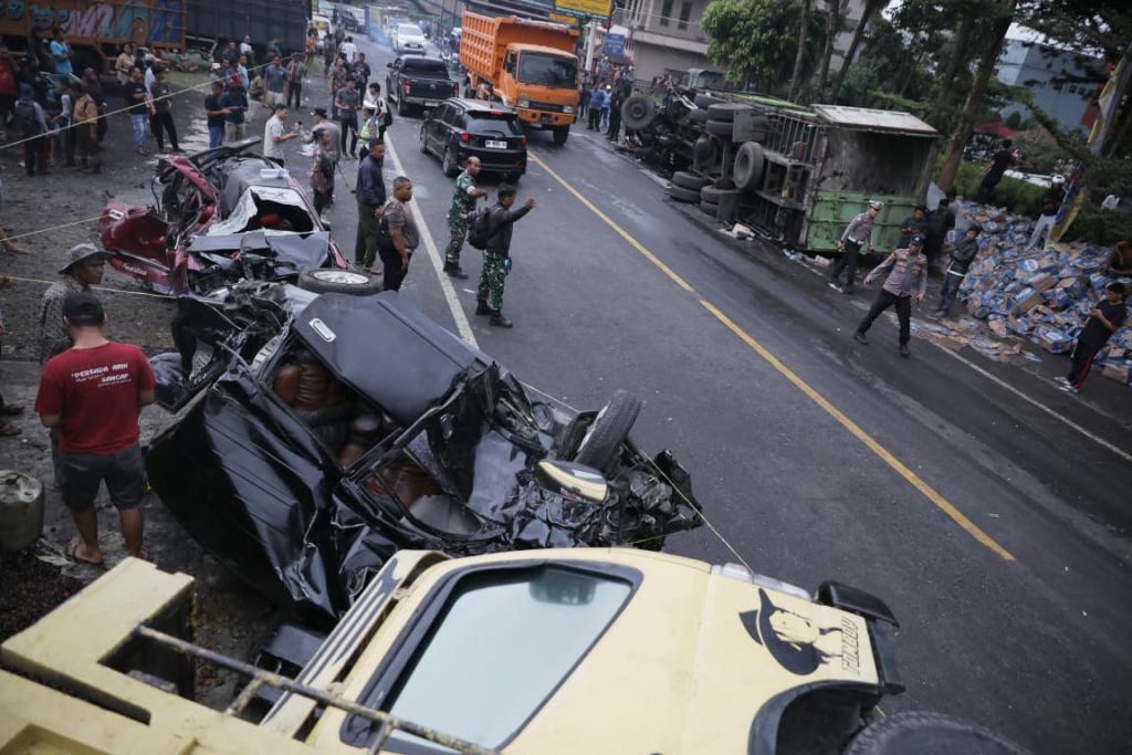 9 Kendaraan Terlibat Kecelakaan Beruntun di Sibolangit, 12 Korban, Kapolrestabes Medan Gerak Cepat