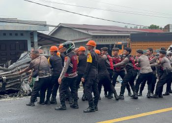 Brimob Polda Sumut Sigap Tangani Kecelakaan Beruntun di Medan–Berastagi, Evakuasi Korban dan Urai Kemacetan