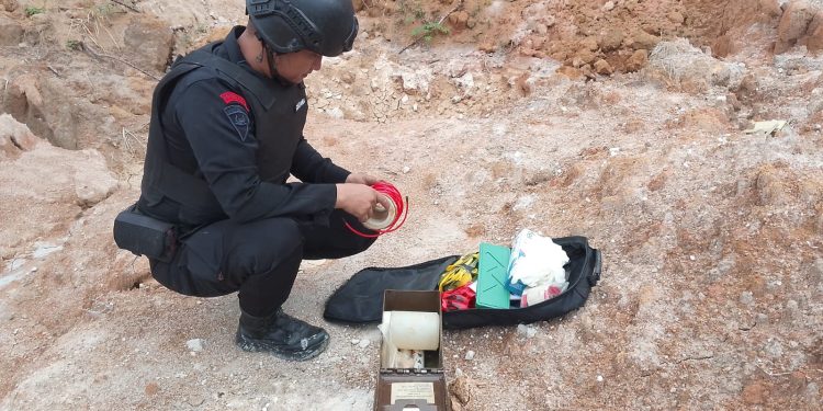 Respons Kilat Tim Jibom Brimob Sumut, Granat Asap Militer Berhasil Dimusnahkan dengan Aman di Pematangsiantar Respons Kilat Tim Jibom Brimob Sumut, Granat Asap Militer Berhasil Dimusnahkan dengan Aman di Pematangsiantar