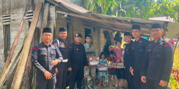 Tebar Kebaikan dari Medan hingga Gunungsitoli, Brimob Polda Sumut Hadir Berbagi untuk Masyarakat Tebar Kebaikan dari Medan hingga Gunungsitoli, Brimob Polda Sumut Hadir Berbagi untuk Masyarakat