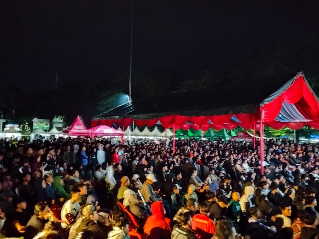Dandim 0207/Simalungun Pimpin Penutupan Festival Rakyat, Nobar Final Piala Dunia 2026 Pecah Dihadiri 1.500 Penonton Dandim 0207/Simalungun Pimpin Penutupan Festival Rakyat, Nobar Final Piala Dunia 2026 Pecah Dihadiri 1.500 Penonton