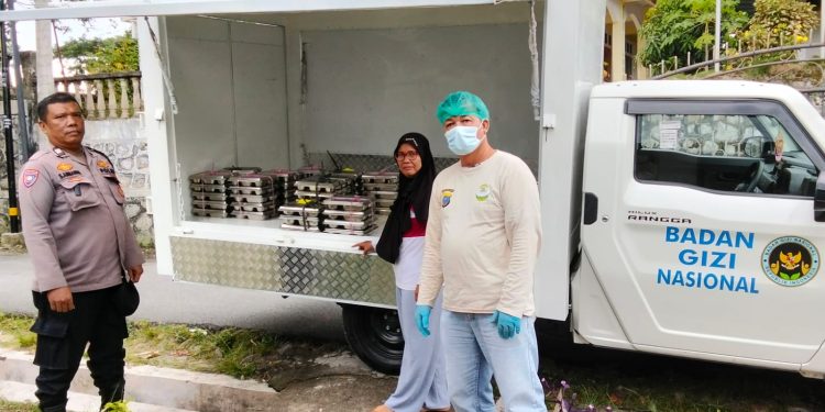 Bhabinkamtibmas Polsek Siantar Martoba Kawal Distribusi 197 Paket Makanan Bergizi Gratis untuk Ibu Hamil, Balita, dan Ibu Menyusui